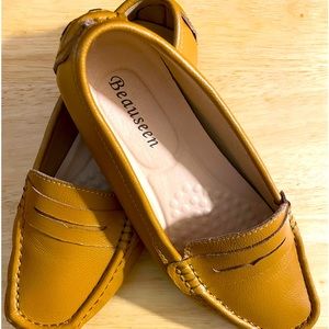 Beauseen Gold Driving Loafers size 7.5